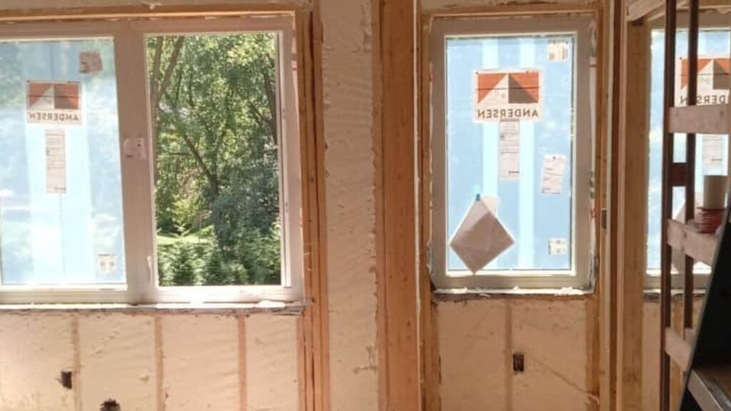 Spray foam insulation around commercial wall windows